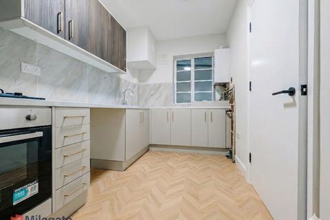 2 bedroom flat to rent, Forest Hill Road, London SE22