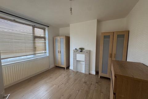 3 bedroom terraced house to rent, Winifred Road, Dagenham, Essex, RM8
