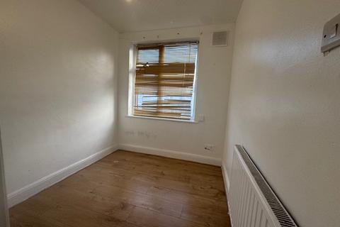 3 bedroom terraced house to rent, Winifred Road, Dagenham, Essex, RM8