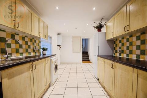 2 bedroom apartment to rent, The Broadway, London