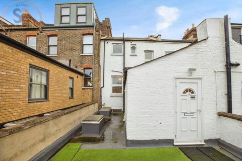 2 bedroom apartment to rent, The Broadway, London