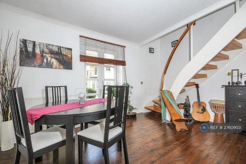 2 bedroom flat to rent, Southsea Street, London, SE16