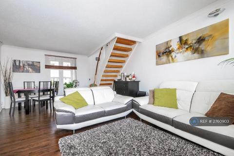 2 bedroom flat to rent, Southsea Street, London, SE16