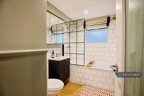 1 bedroom flat to rent, Battersea High Street, London, SW11