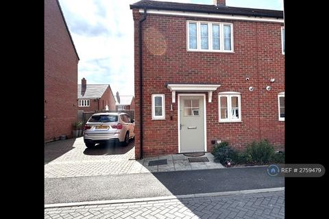 2 bedroom semi-detached house to rent, Boundary Drive, Slough, SL2