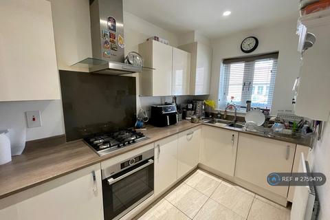 2 bedroom semi-detached house to rent, Boundary Drive, Slough, SL2