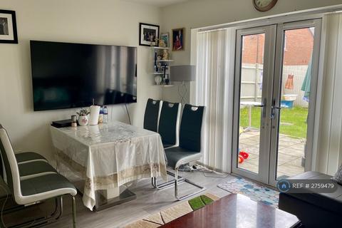 2 bedroom semi-detached house to rent, Boundary Drive, Slough, SL2