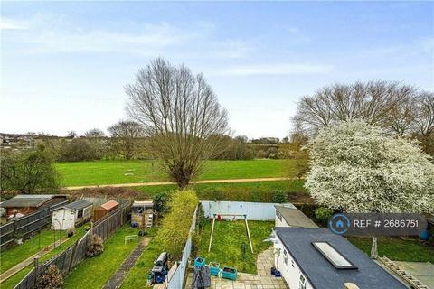 1 bedroom in a house share to rent, Castleton Road, Ruislip, HA4