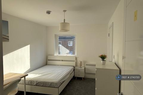 1 bedroom in a house share to rent, Cyclops Mews, London, E14