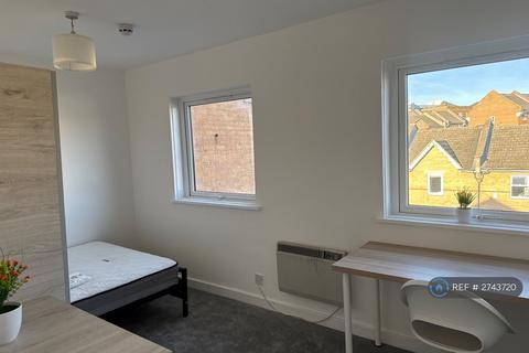 1 bedroom in a house share to rent, Cyclops Mews, London, E14