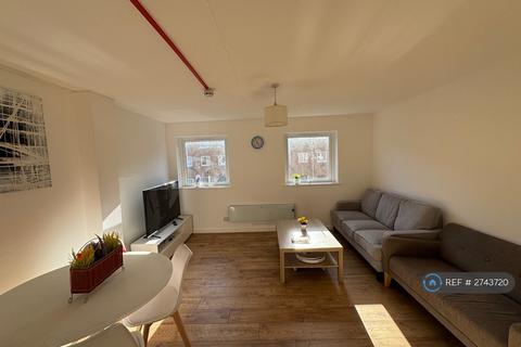1 bedroom in a house share to rent, Cyclops Mews, London, E14