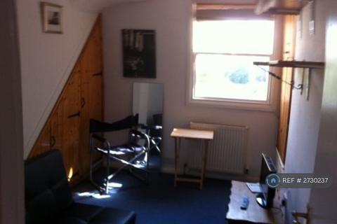Studio to rent, Cross Street, Hove, BN3