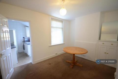 2 bedroom terraced house to rent, Kings Road, Caversham, Reading, RG4