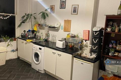 5 bedroom flat to rent, Cecil Street, Glasgow, G12