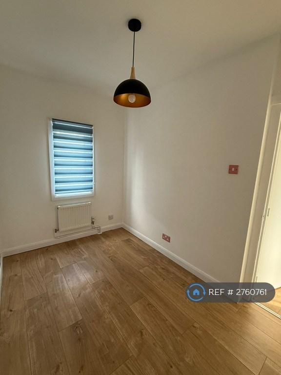 Upstairs Single Bedroom