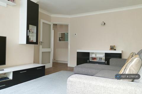 2 bedroom flat to rent, Balder Rise, London, SE12