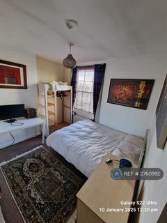 1 bedroom in a flat share to rent, Elgin Avenue, London, W9