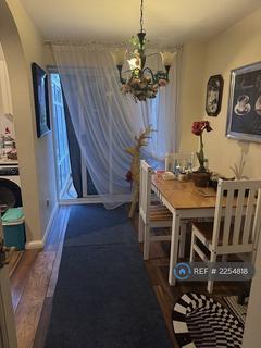 3 bedroom semi-detached house to rent, Richmond Drive, Gravesend, DA12