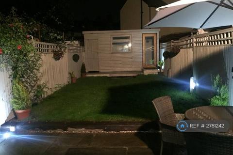 3 bedroom semi-detached house to rent, Chapel Road, Hounslow, TW3