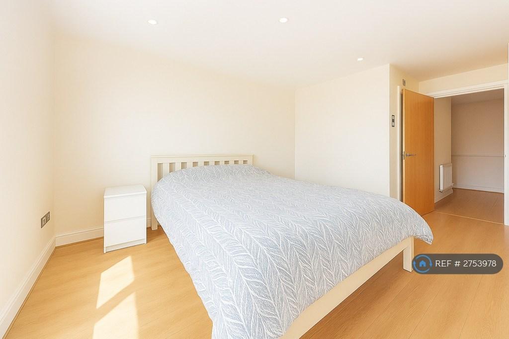 Double Bedroom With Inbuilt Storage And En-Suite