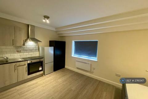 Studio to rent, Costons Lane, Greenford, UB6
