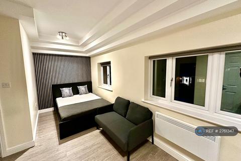 undefined, Costons Lane, Greenford, UB6