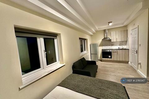 undefined, Costons Lane, Greenford, UB6
