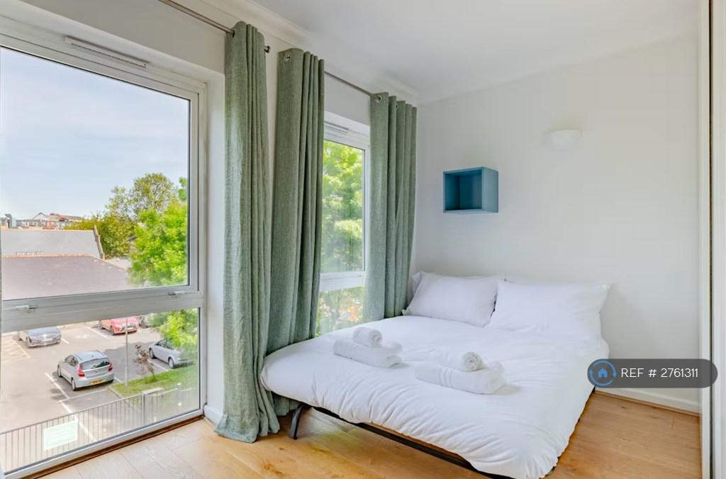 Second Bedroom With Sofa Bed &amp; Desk