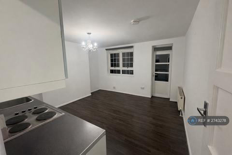 3 bedroom flat to rent, Sussex Court, Mitcham, CR4