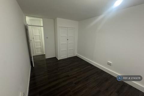 3 bedroom flat to rent, Sussex Court, Mitcham, CR4