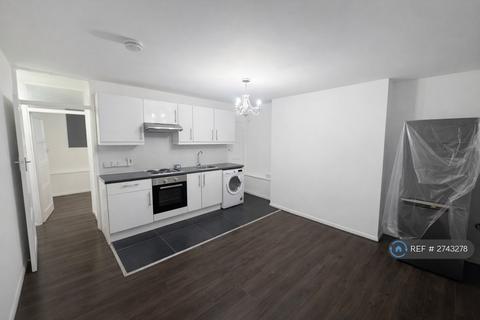 3 bedroom flat to rent, Sussex Court, Mitcham, CR4