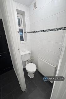 3 bedroom flat to rent, Sussex Court, Mitcham, CR4