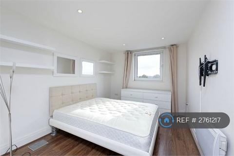 2 bedroom flat to rent, Smugglers Way, London, SW18