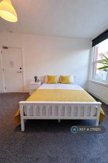 3 bedroom flat to rent, Balham, London, SW12
