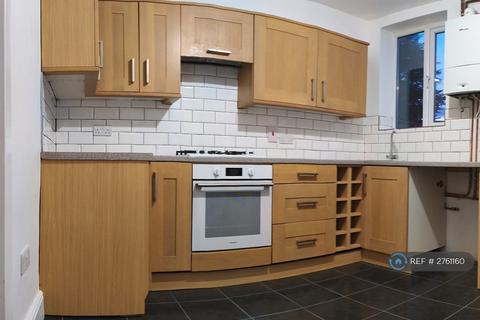 2 bedroom end of terrace house to rent, Town Crescent, Huddersfield, HD1