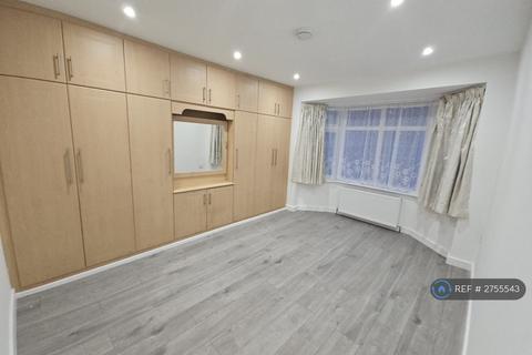 3 bedroom terraced house to rent, West Way, London, NW10
