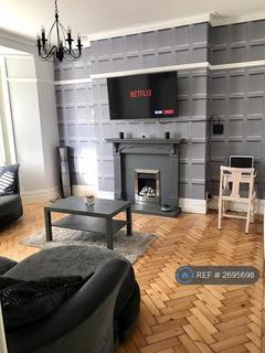 2 bedroom flat to rent, Victoria Avenue, Porthcawl, CF36