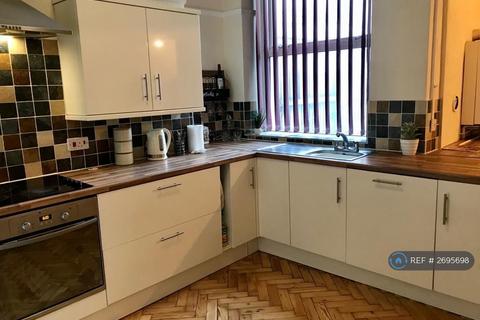 2 bedroom flat to rent, Victoria Avenue, Porthcawl, CF36