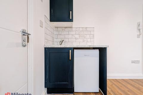 Studio to rent, Cortis Road, London SW15