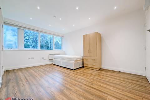 Studio to rent, Cortis Road, London SW15