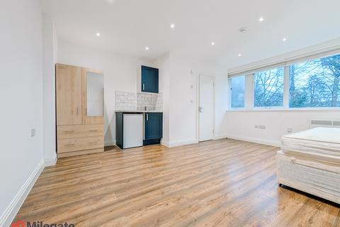 Studio to rent, Cortis Road, London SW15