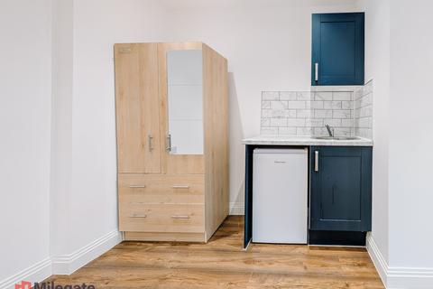 Studio to rent, Cortis Road, London SW15