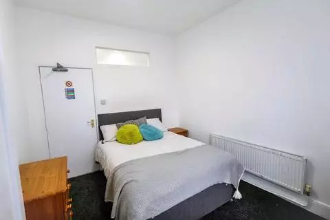 1 bedroom in a house share to rent – pohled 5
