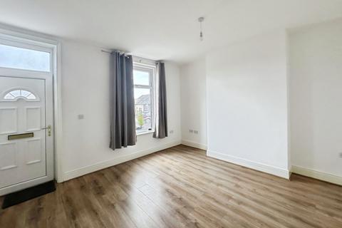 3 bedroom terraced house to rent, Acre Street, Lindley, Huddersfield, HD3
