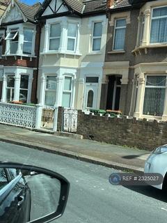 4 bedroom terraced house to rent, Little Ilford Lane, London, E12