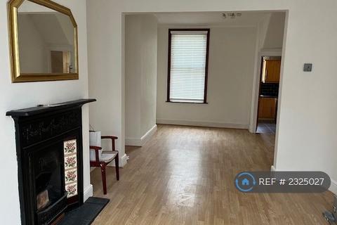 4 bedroom terraced house to rent, Little Ilford Lane, London, E12