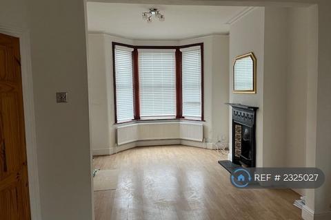 4 bedroom terraced house to rent, Little Ilford Lane, London, E12