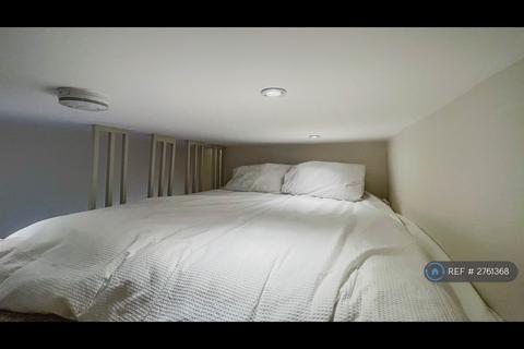 1 bedroom in a house share to rent, Fernhead Road, London, W9
