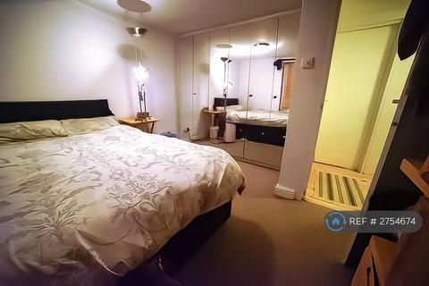 2 bedroom flat to rent, Cruden Street, London, N1