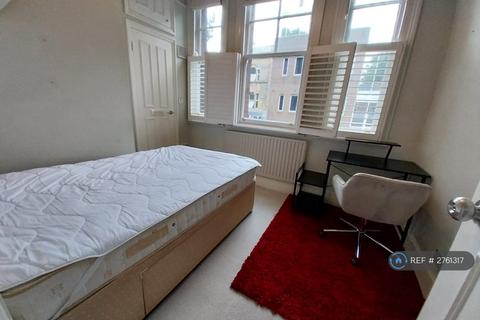 1 bedroom in a flat share to rent, London, London, SW15